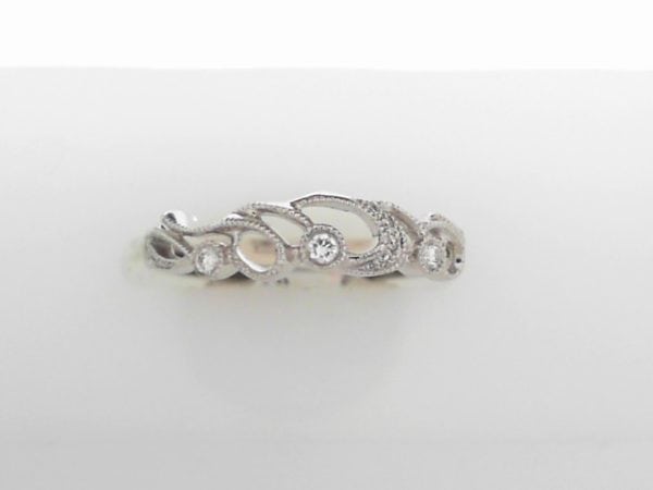 .07ctw 18ktw milgraine scroll matching wedding band 3 larger diamonds look bezel set with 12 round accent diamonds